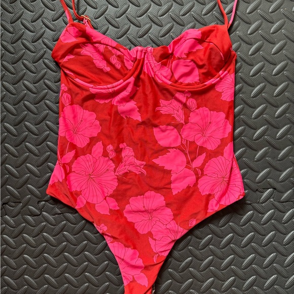 Acacia Swimwear Suki Full Piece Ahunui Pink and Red Floral Swimsuit Medium NWT - Picture 8 of 8